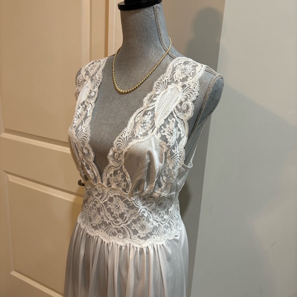 Rare Vintage Lily of France White Lace Maxi Nightgown Dress size Medium - Picture 3 of 9